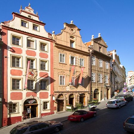 Red Lion Hotel Praha Bagian luar foto
