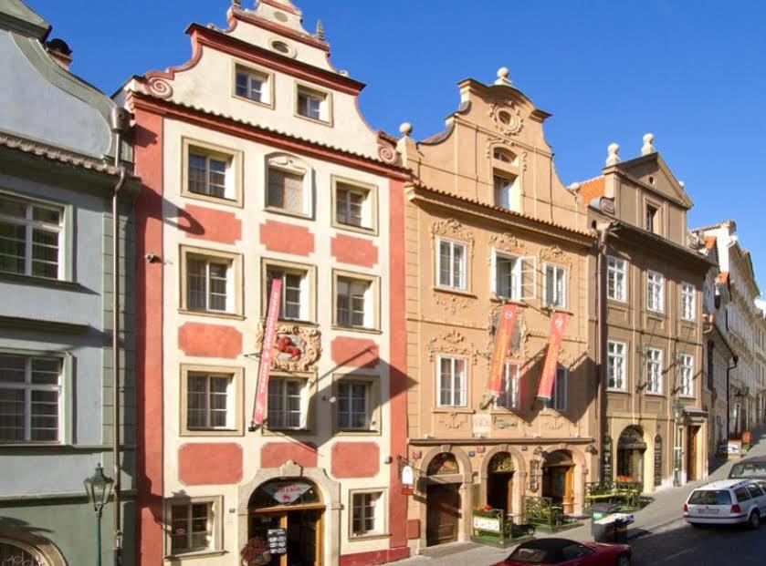 Red Lion Hotel Praha Bagian luar foto